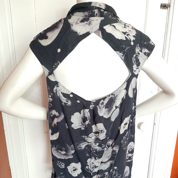 💀H&M Floral Skull Sleeveless Blouse - Picture 3 of 5